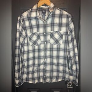 Gap plaid shirt size small excellent shape, looser fit​​​​